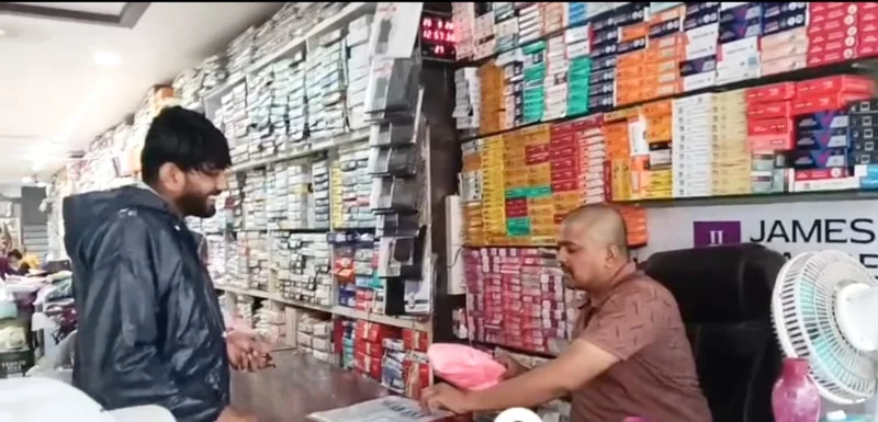 मुख्यमंत्री उद्यम क्रांति योजना से संजय गुप्ता ने शुरू किया रेडीमेड एवं साड़ी सेंटर