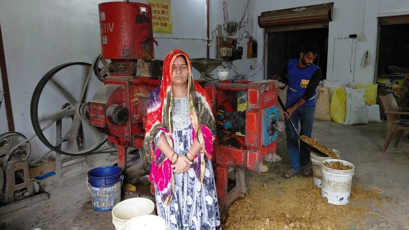 फूप निवासी मोहिनी बनीं गृहणी से सफल उद्यमी