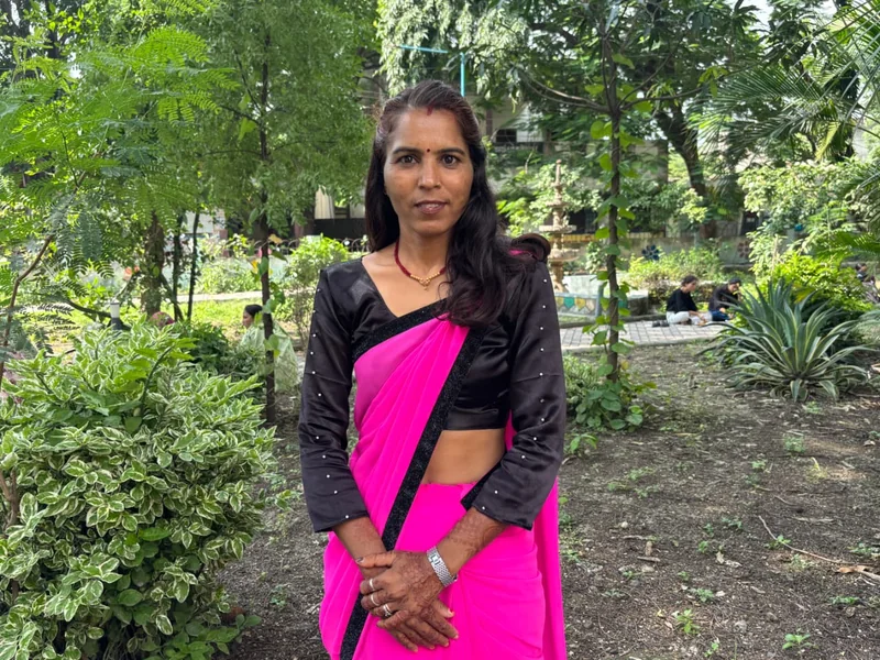 समूह से मिली आर्थिक मदद, कटलरी दुकान के साथ अन्य कार्यों से बढ़ी बुलाक मालवीय की आमदनी