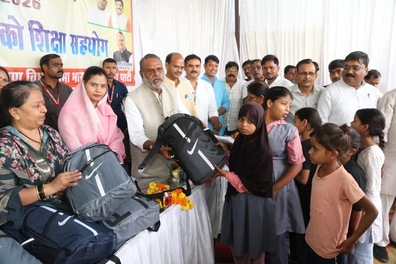 “सेवा-संकल्प अभियान”- बच्चों के उज्ज्वल भविष्य और बेहतर शिक्षा के लिये सहयोग करना हमारी जिम्मेदारी - मंत्री…